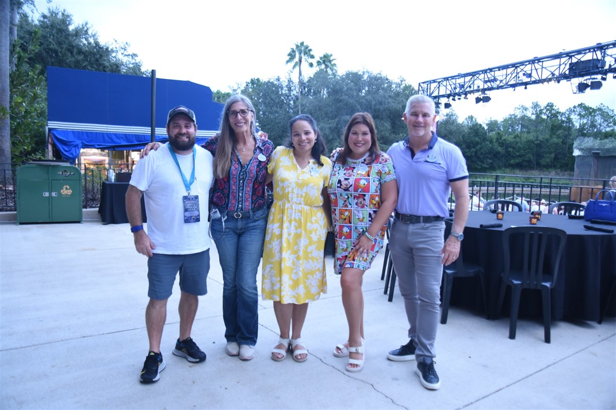 Dirceu Tognoli, da Azul Viagens, ao lado de Deborah Baldin, Bárbara Modenesi, Sarah Domenech e Terry Brinkoetter, da Disney Destinations