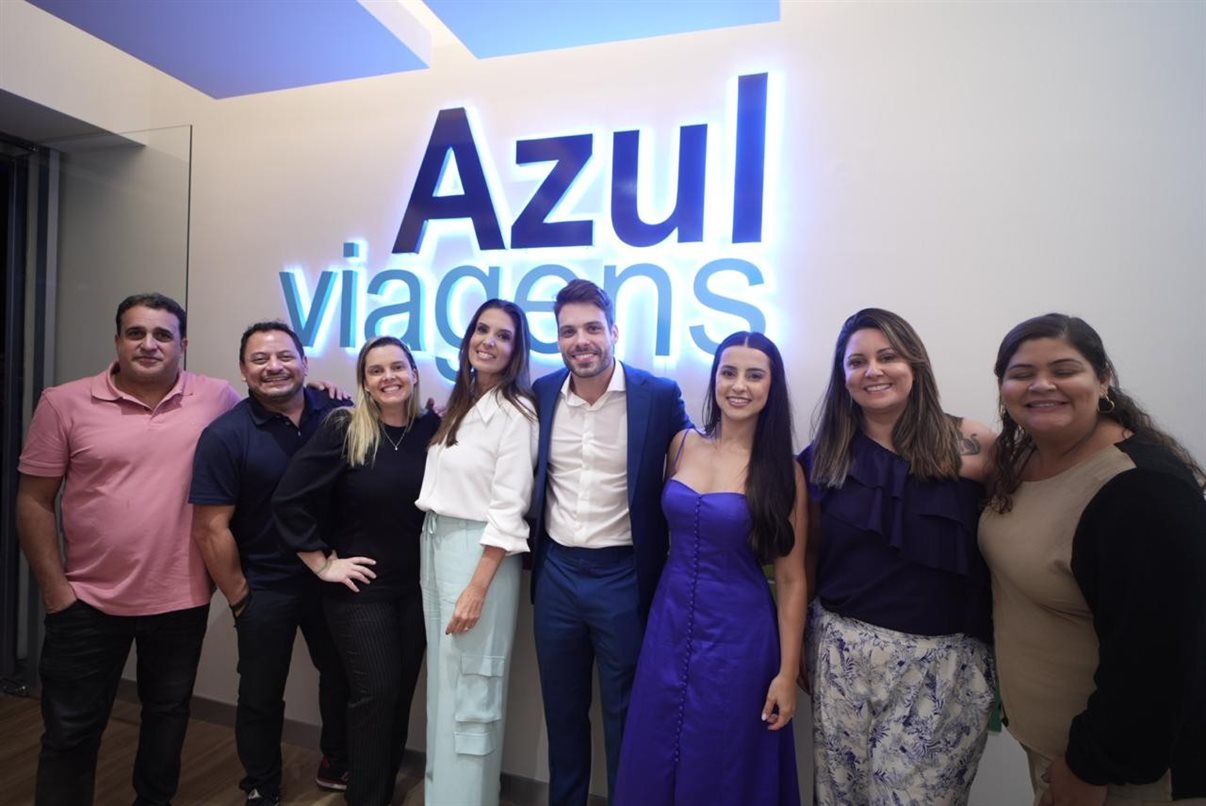 Equipe da nova loja da Azul Viagens em Belo Horizonte