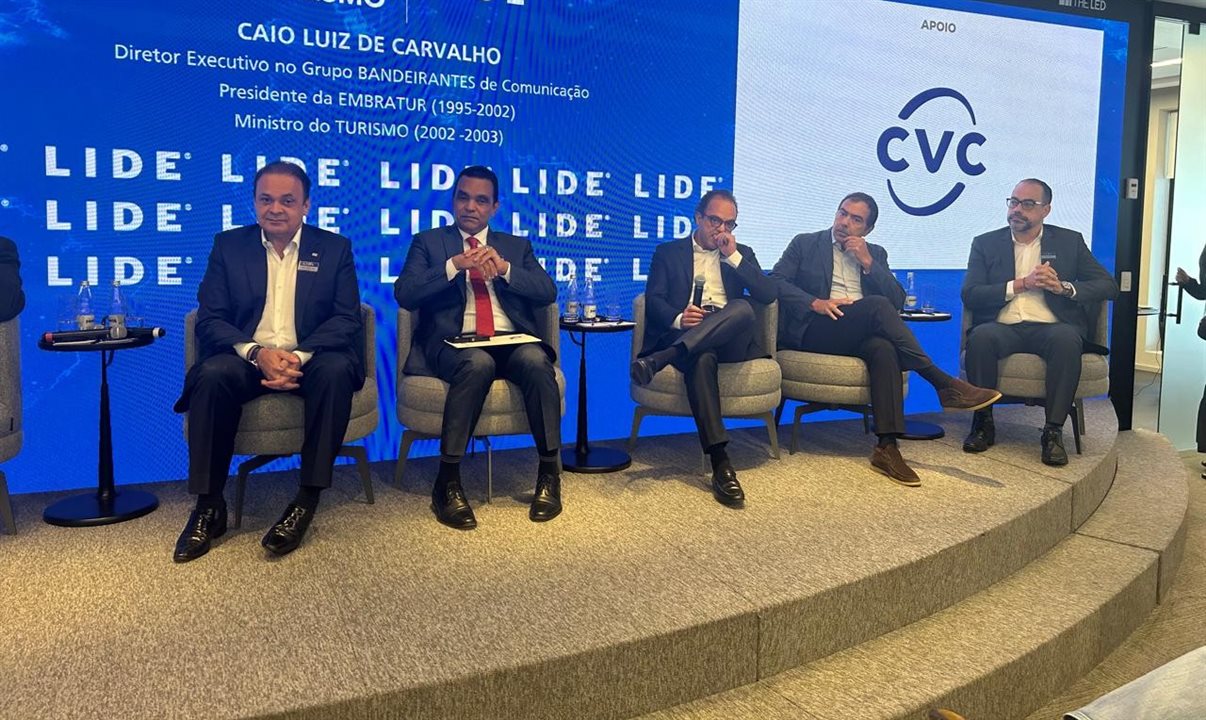 Roberto de Lucena e Rui Alves, secretários de Turismo do Estado e da Cidade de SP, respectivamente, Fabio Godinho, da CVC Corp, Tomás Perez, do TP Group, e Rodrigo Trevizan, da Wemobi