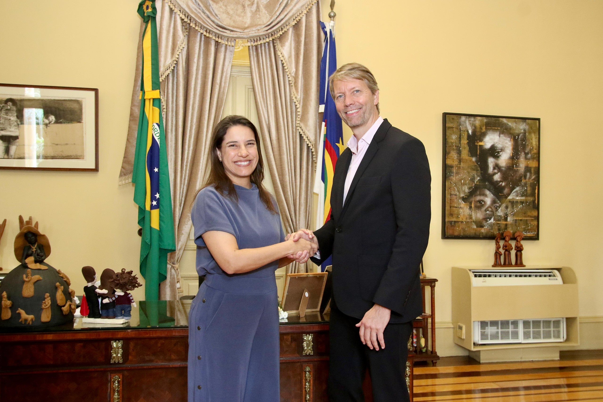 Raquel Lyra, governadora de Pernambuco, e Jerome Cadier, CEO da Latam Brasil