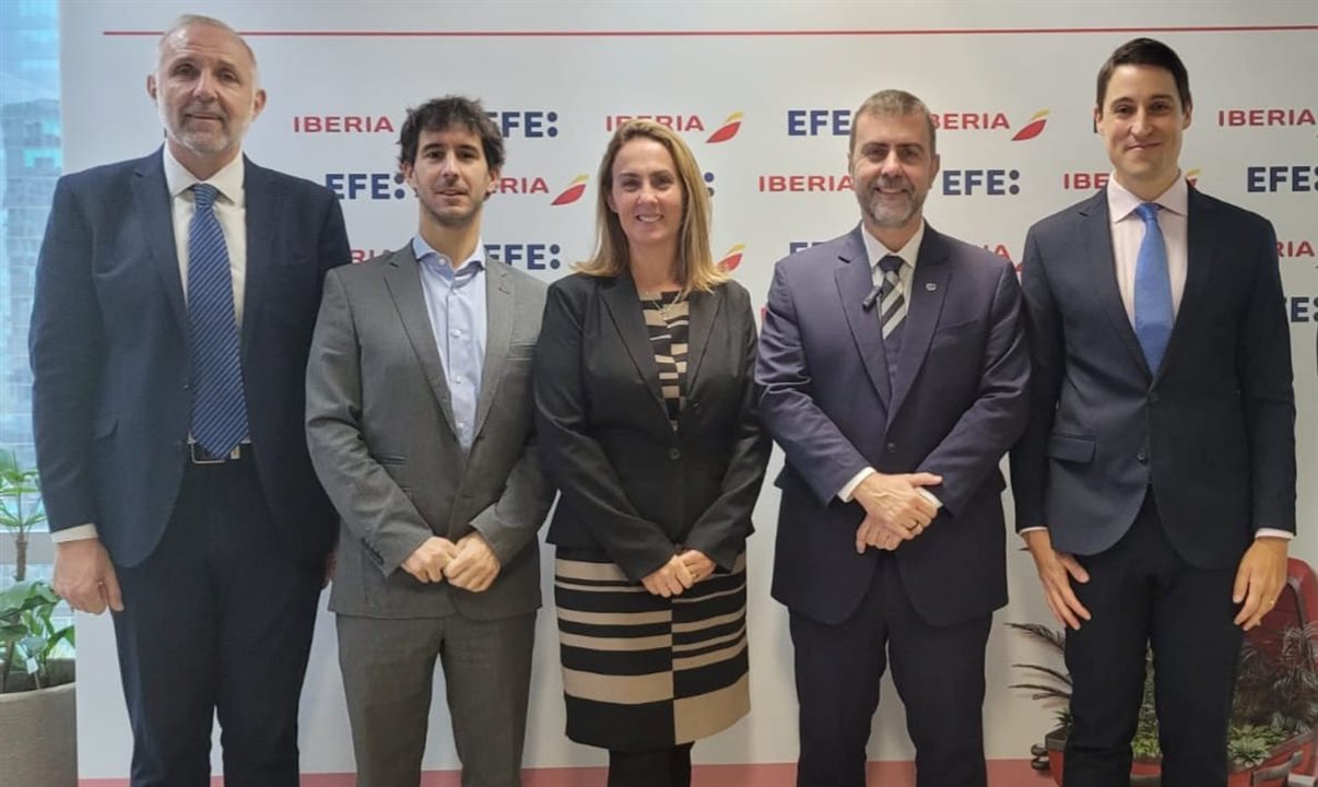 Gustavo Esusy (Iberia/BA), João Pita (GRU Airport), Marina Colunga (Iberia), Marcelo Frixo (Embratur) e Manuel Perez (Agência EFE)