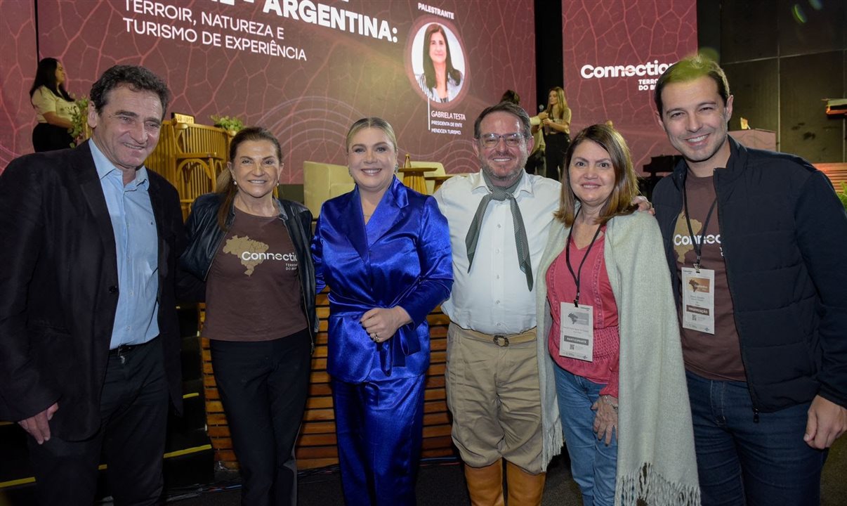 Milton Zuanazzi (diretor de projeto do Ministério da Reconstrução do Rio Grande do Sul), Marta Rossi (CEO do evento), Norma Martins (advogada e painelista no evento), Ronaldo Santini (Secretário de Turismo do RS), Rita Vasconcelos (Vice-Presidente da Abav-RS), Eduardo Zorzanello (CEO do evento)