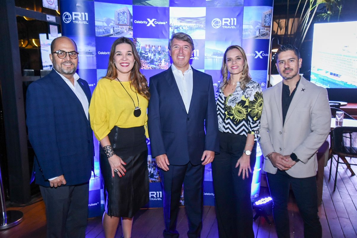 Sabrina Moreti, Ricardo Amaral e Lilian Meireles, da R11 Travel, entre Manilo Carpizo e Carlos Rivera, da Celebrity Cruises