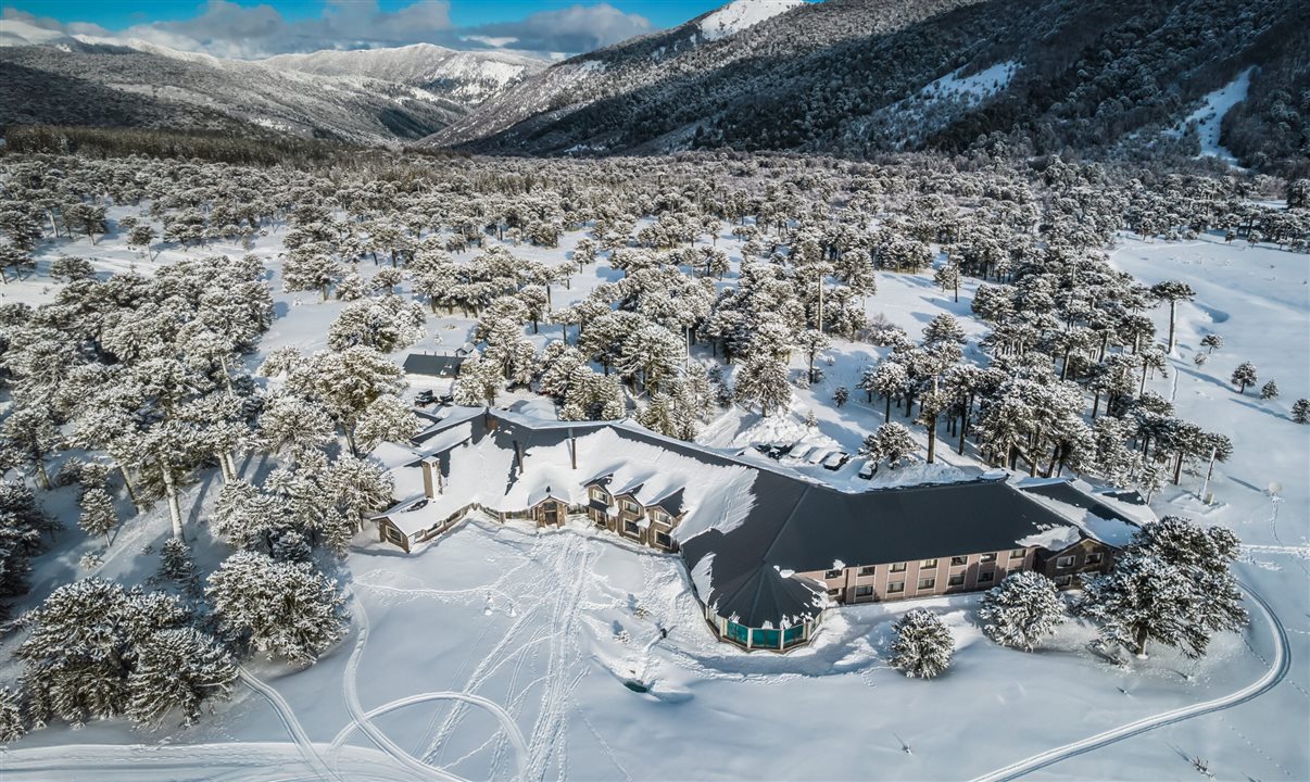 O Serras Andorra ocupa o prédio do antigo Hotel Canaro, uma pousada familiar com 50 anos de história que foi totalmente renovada em 2021 para abrigar um cinco estrelas.