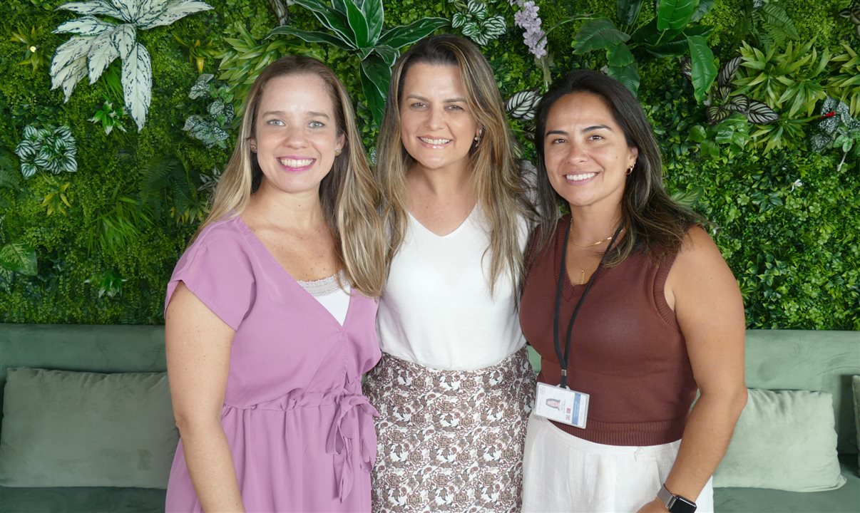 Carolina Tavares (Qatar Airways), Jacqueline Ledo (Visual Turismo) e Adriana Oliveira (Qatar Tourism)