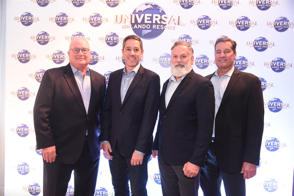 Dennis Quinn e Marcos Barros, da Universal, David Bartek, da Loews Hotels, e Keith Wooldridge, da Universal