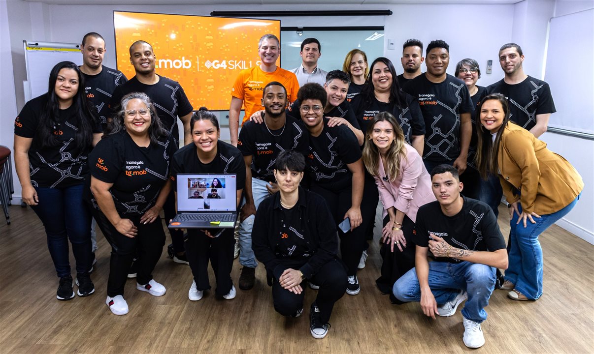 Colaboradores da Tg.mob com a equipe do G4 Educação