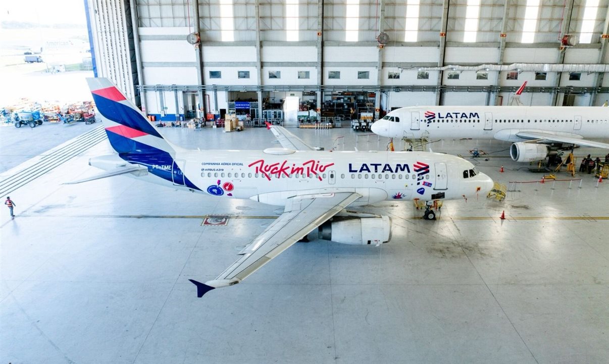 Aeronave da Latam adesivada para o Rock in Rio 2024