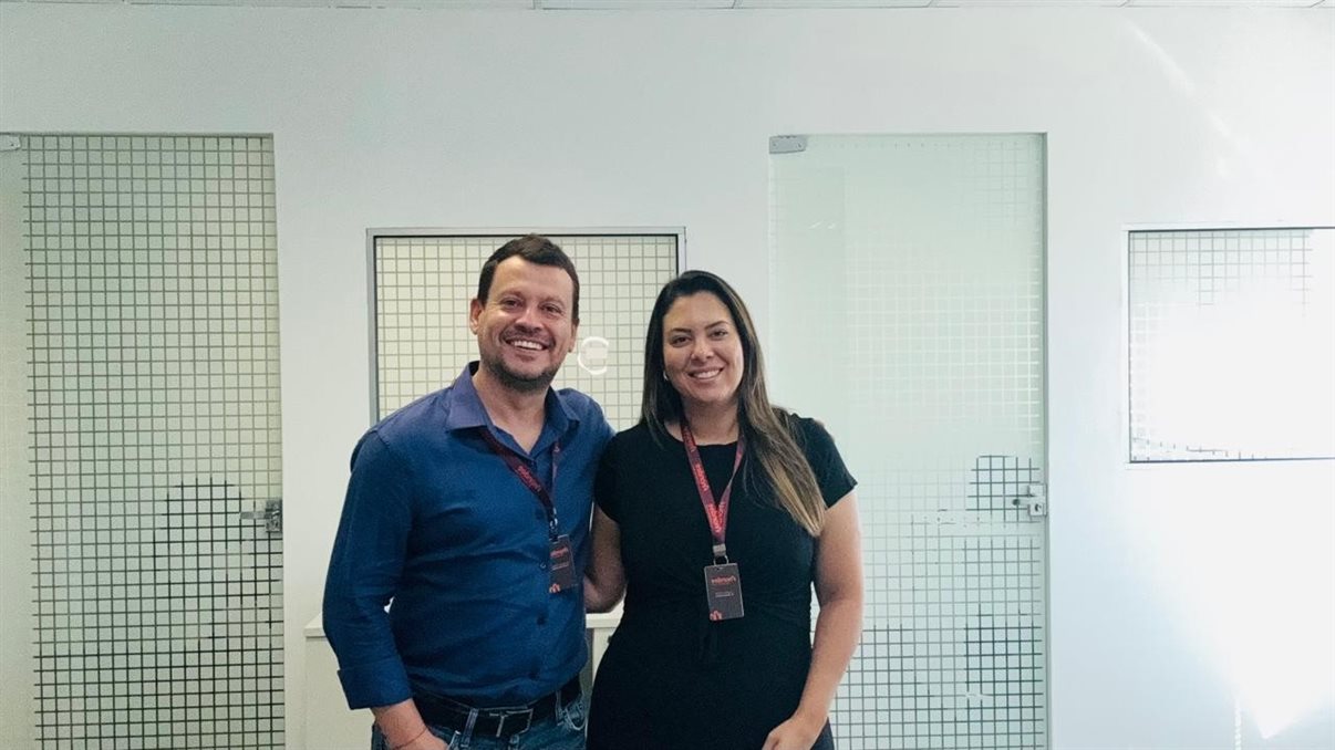 Emerson Camilo e Camila Piton, da Mondee Consolidadora