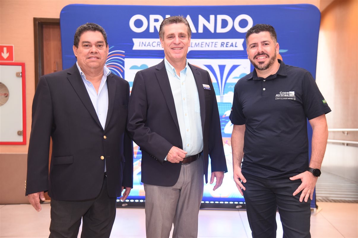 Victor Manjarres, do Kennedy Space Center, Patrick Yvars, do Visit Orlando, e Raphael de Lucca, da Copa