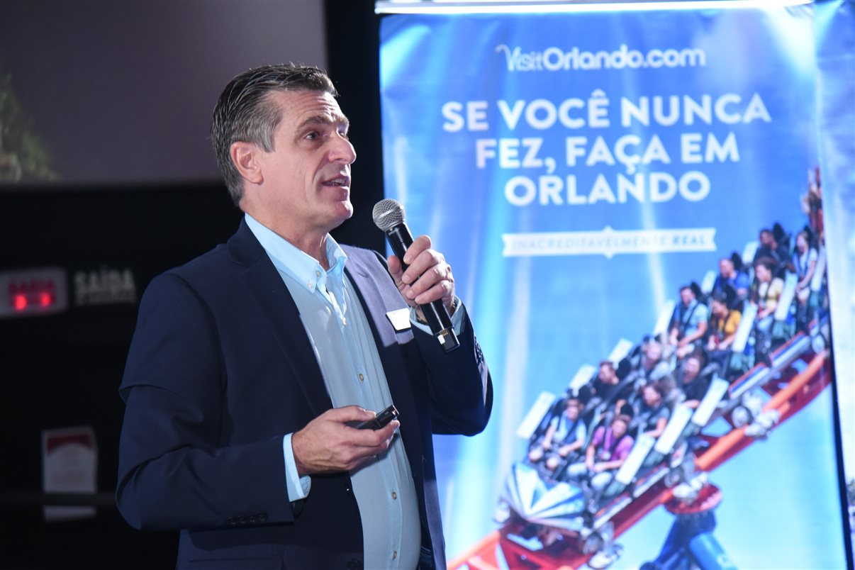 Patrick Yvars, do Visit Orlando, Victor Manjarres, Claudia Guerra, Andrea Dias e Juliana Marinotti, do Kennedy Space Center, e Raphael de Lucca, da Copa Airlines