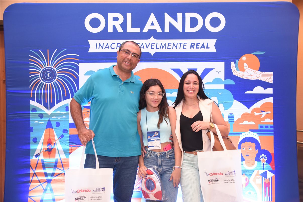 Patrick Yvars, do Visit Orlando, Victor Manjarres, Claudia Guerra, Andrea Dias e Juliana Marinotti, do Kennedy Space Center, e Raphael de Lucca, da Copa Airlines