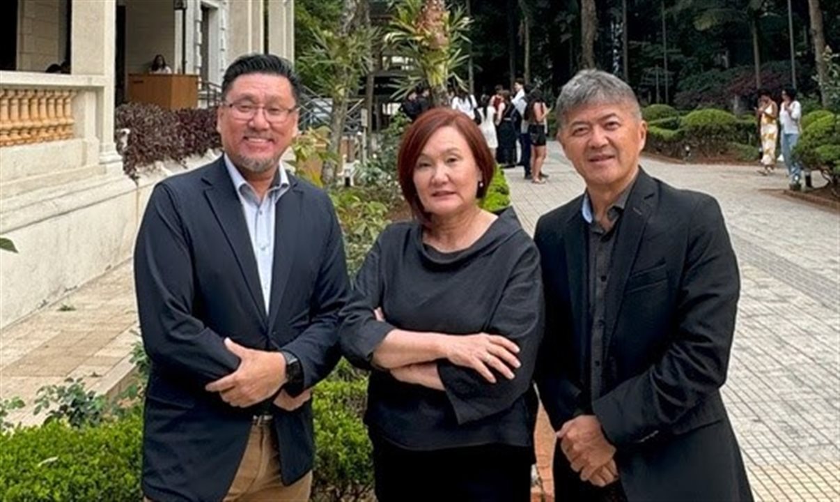 Sergio Masaki, CEO da Quickly Travel, Mami Fumioka, vice-presidente, e Gervásio Tanabe, novo head da empresa