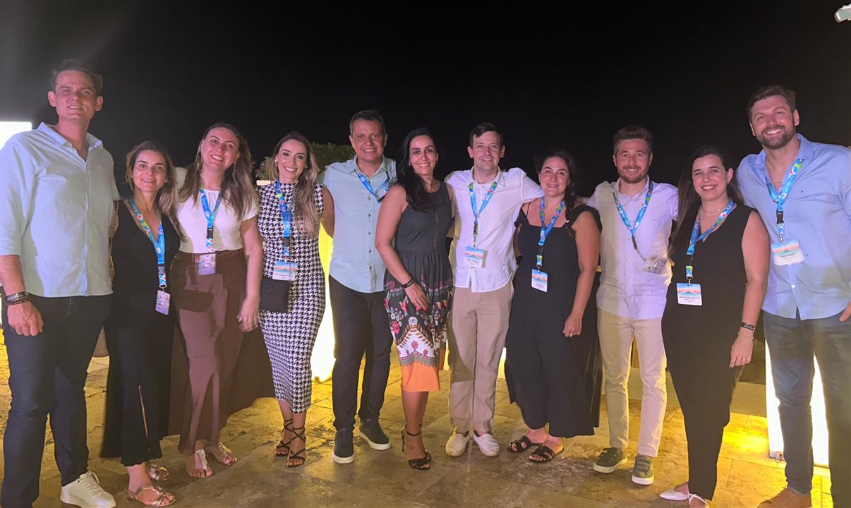 Caravana brasileira presente no Global Travel Conference, em Aruba: Felipe Cuadrado (Abreutur), Thais Machado (Frt), Bianca Zoccoler (Orinter), Letícia Paganini (Gol), Carlos Barbosa (ATA), Vivian Amaral (CVC), Jordan Schlipken (ATA), Luiza Leopoldo (Smiles Viagens), Danillo Barbizan (Gol), Jéssica Pereira (BestBuy Travel) e Bruno Delfini (BWT)