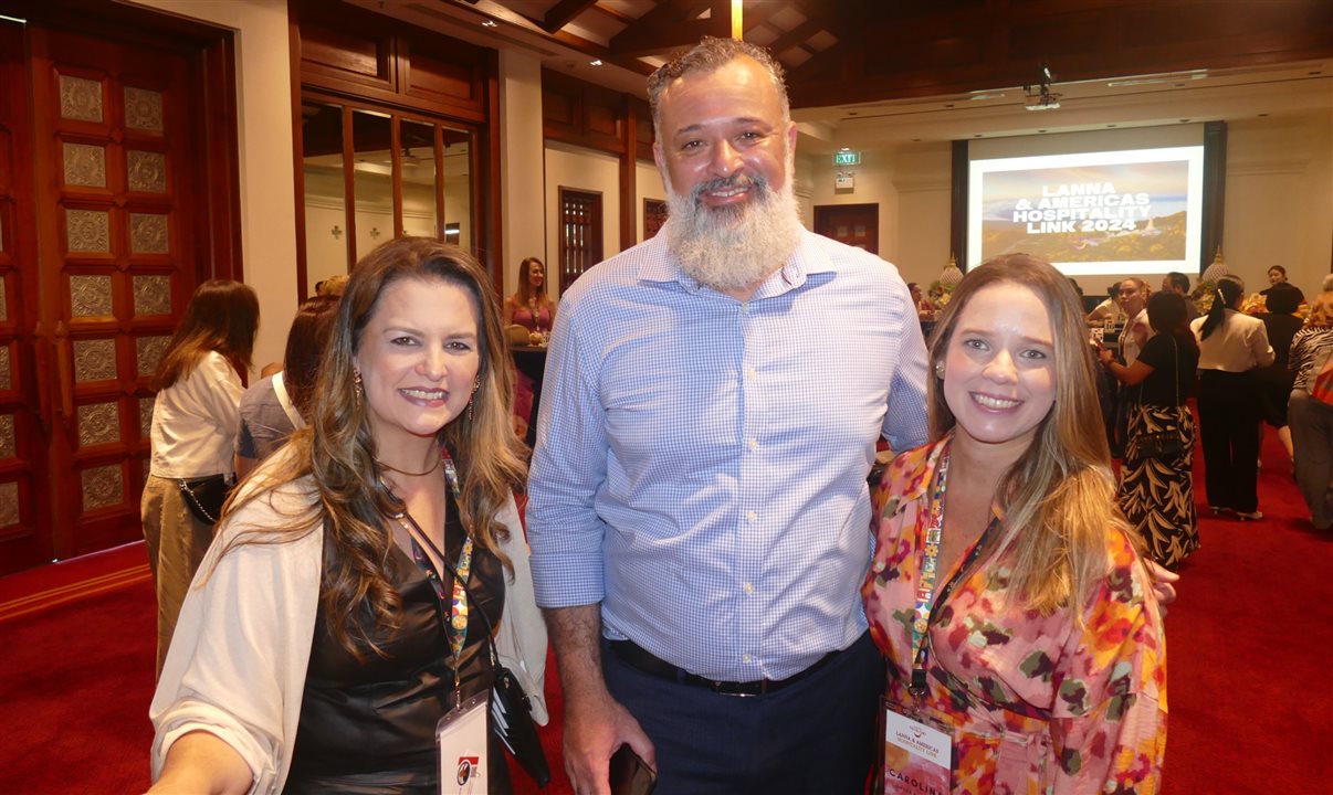 Jacqueline Ledo (Visual Turismo), Jeff Santos (Amazing Thailand) e Carolina Tavares (Qatar Airways)