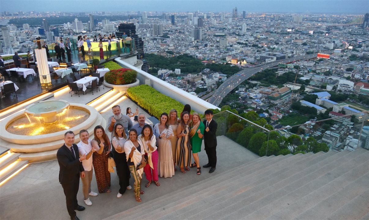 Agentes de viagens no rooftop do Lebua at State Tower, em Bangkok