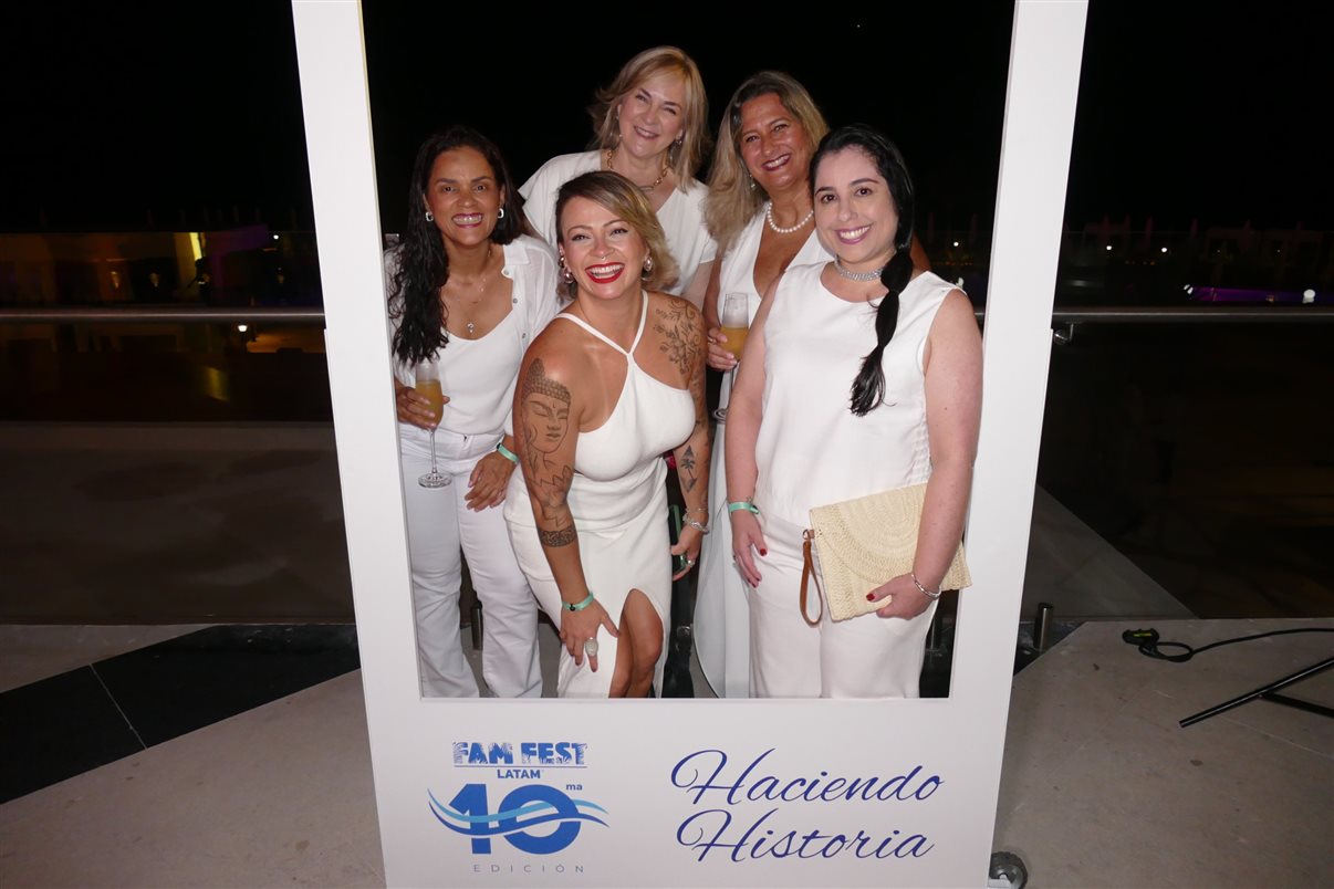 Jéssica Bueno, Luciana Nasser, Carla Cecchele e Glaucia Barbosa (RCD Hotels) no AVA Resort, em Cancún