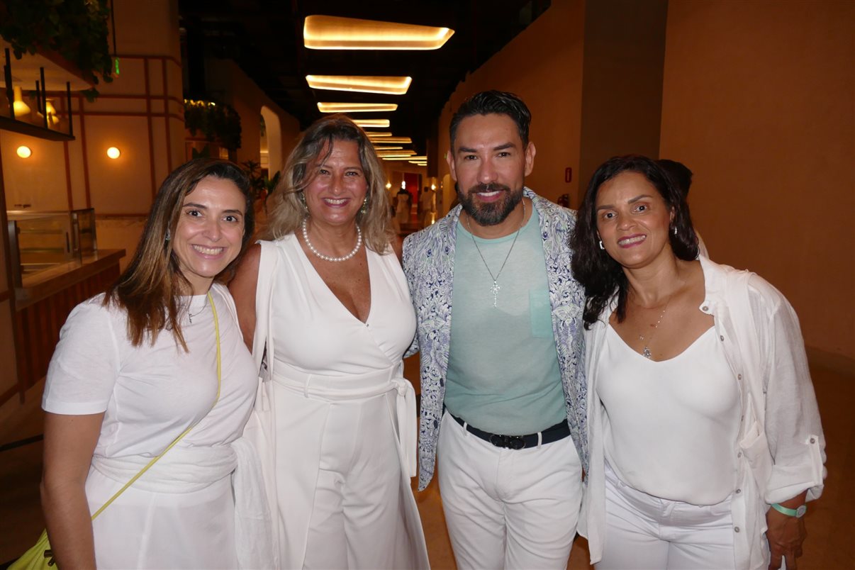 Jéssica Bueno, Luciana Nasser, Carla Cecchele e Glaucia Barbosa (RCD Hotels) no AVA Resort, em Cancún