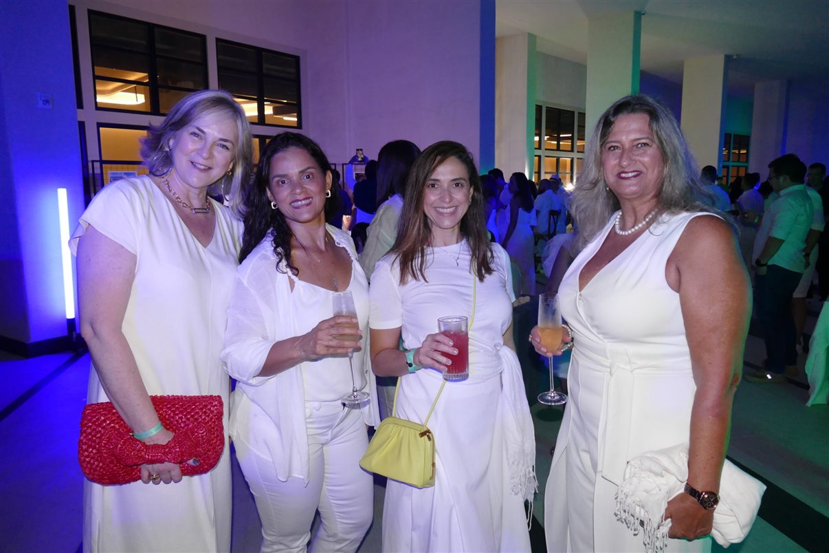 Jéssica Bueno, Luciana Nasser, Carla Cecchele e Glaucia Barbosa (RCD Hotels) no AVA Resort, em Cancún