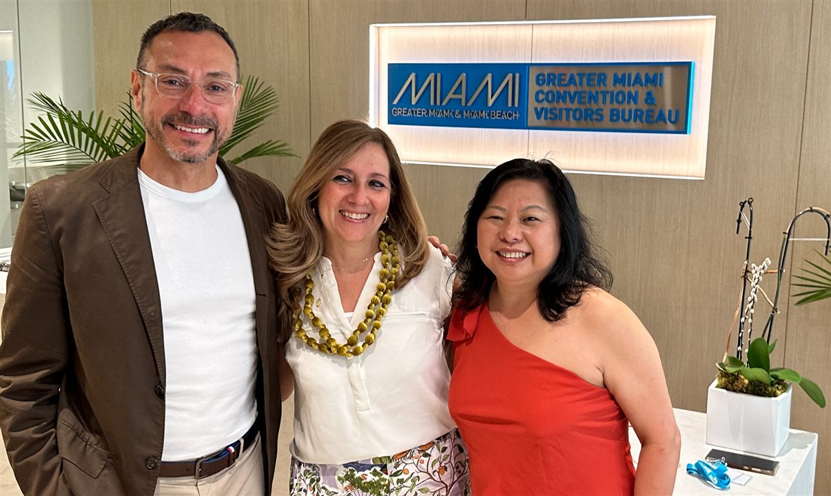 Dan Rios e Lia Hirakawa, com a VP de Vendas e Marketing do Visit Miami (ao centro), Gisela Martí