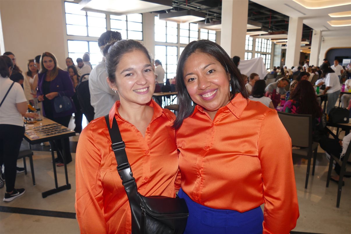 Glaucia Barbosa, Carla Cecchele, Luciana Nasser e Jéssica Bueno (RCD Hotels) com operadores de viagens brasileiros