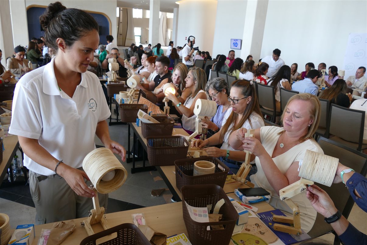 Glaucia Barbosa, Carla Cecchele, Luciana Nasser e Jéssica Bueno (RCD Hotels) com operadores de viagens brasileiros