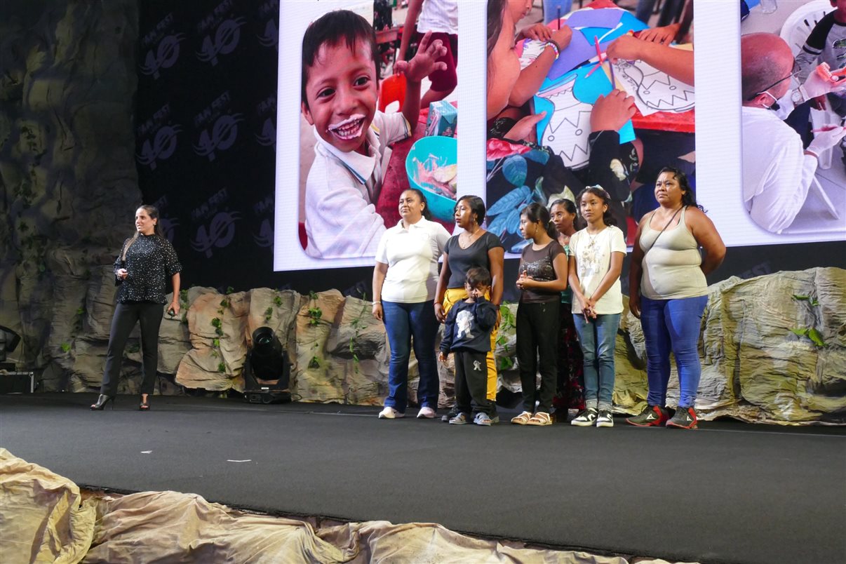 Glaucia Barbosa, Carla Cecchele, Luciana Nasser e Jéssica Bueno (RCD Hotels) com operadores de viagens brasileiros