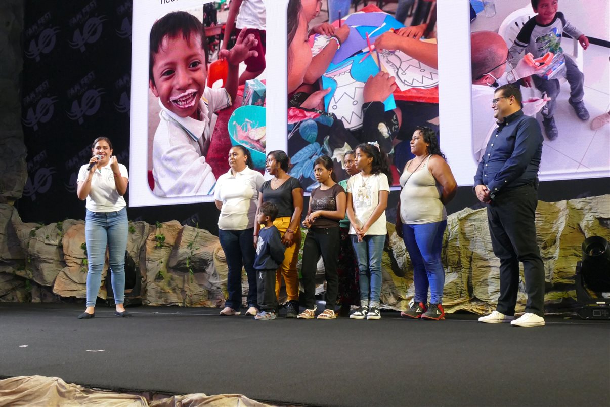 Glaucia Barbosa, Carla Cecchele, Luciana Nasser e Jéssica Bueno (RCD Hotels) com operadores de viagens brasileiros