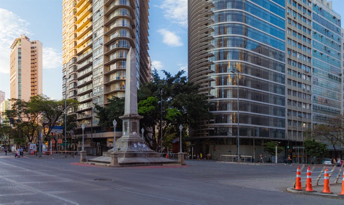 A Lagoa da Pampulha é uma ótima opção para começar o dia, seja alugando uma bicicleta ou caminhando pela orla