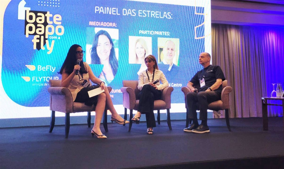 Alessanfdra Antunes (Flytour Franchising), Cristina Rached (Grupo Lufthansa) e Giovanni Castro (United)