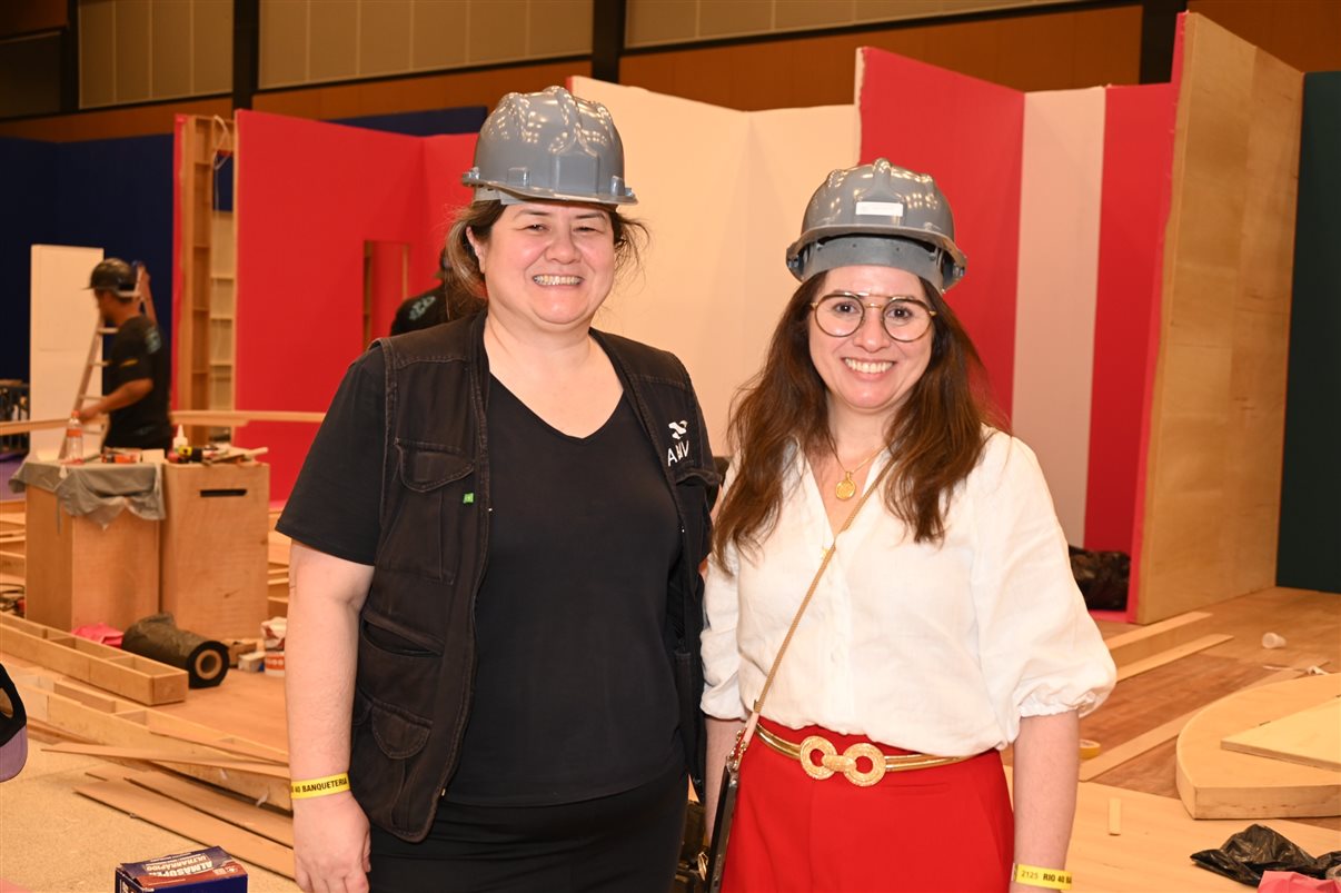 Jerusa Hara e Ana Carolina Medeiros na montagem da Abav Expo 2024