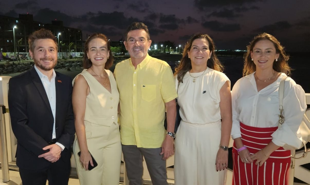 Danillo Barbizan, da Gol, Leiliane Vasconcelos, secretária executiva de Cultura de Fortaleza, Alexandre Pereira secretário de Turismo de Fortaleza, Marcia Pinheiro, presidente da Abav Ceará, e Vivian Costa, VP da Abav Ceará