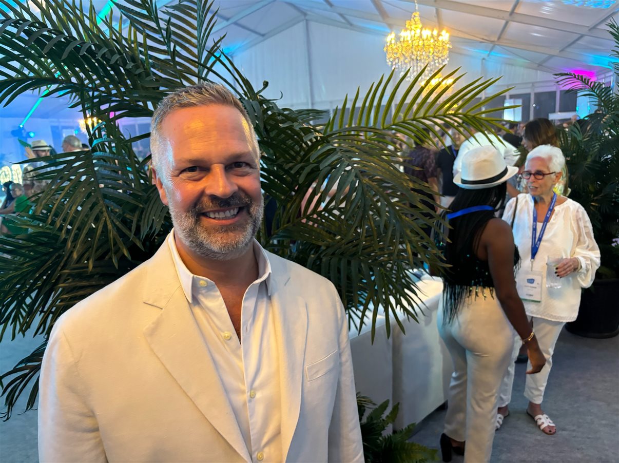 Simon Mayle, diretor da ILTM North America, no coquetel de abertura