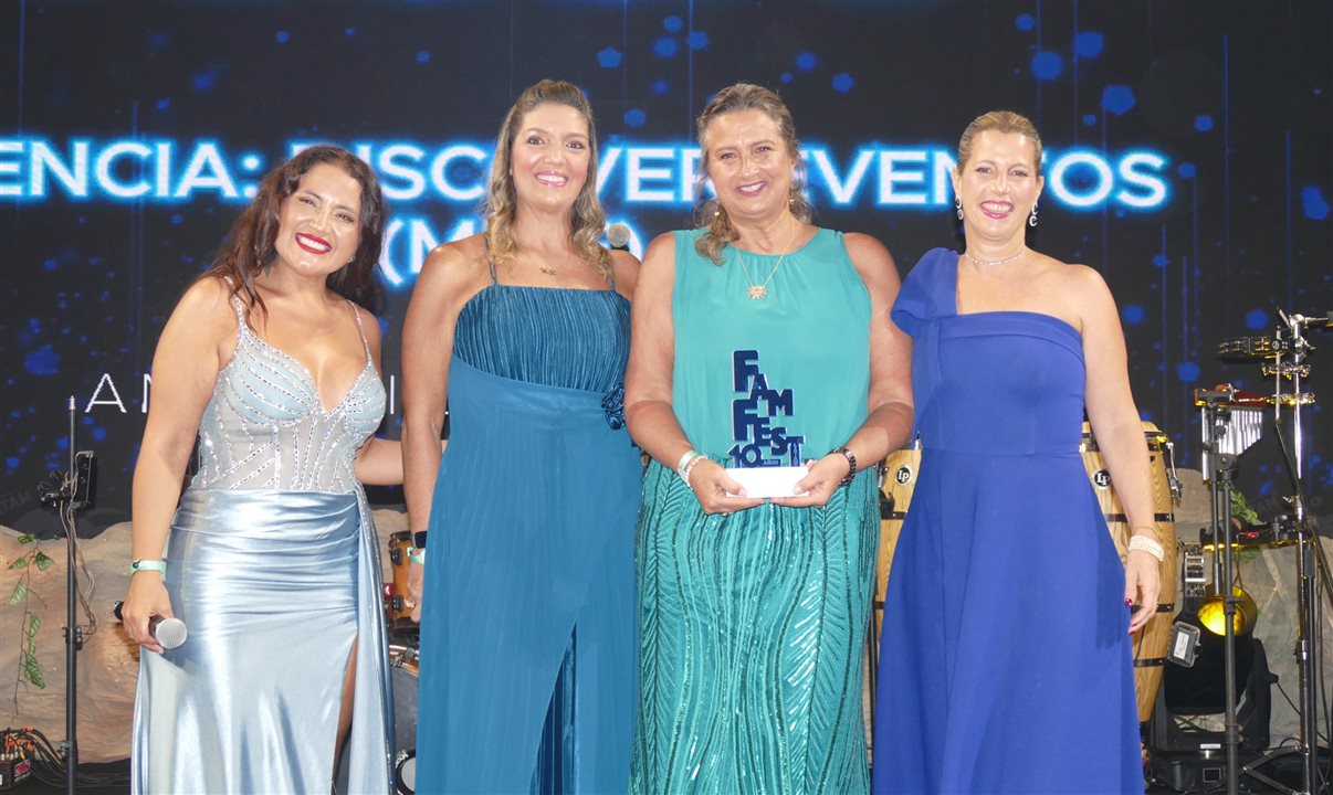 Denise Amado (Discover Eventos e Viagens de Incentivo) com a comediante Pamela Leiva e as executivas Carla Cecchele e Luciana Nasser, da RCD Hotels