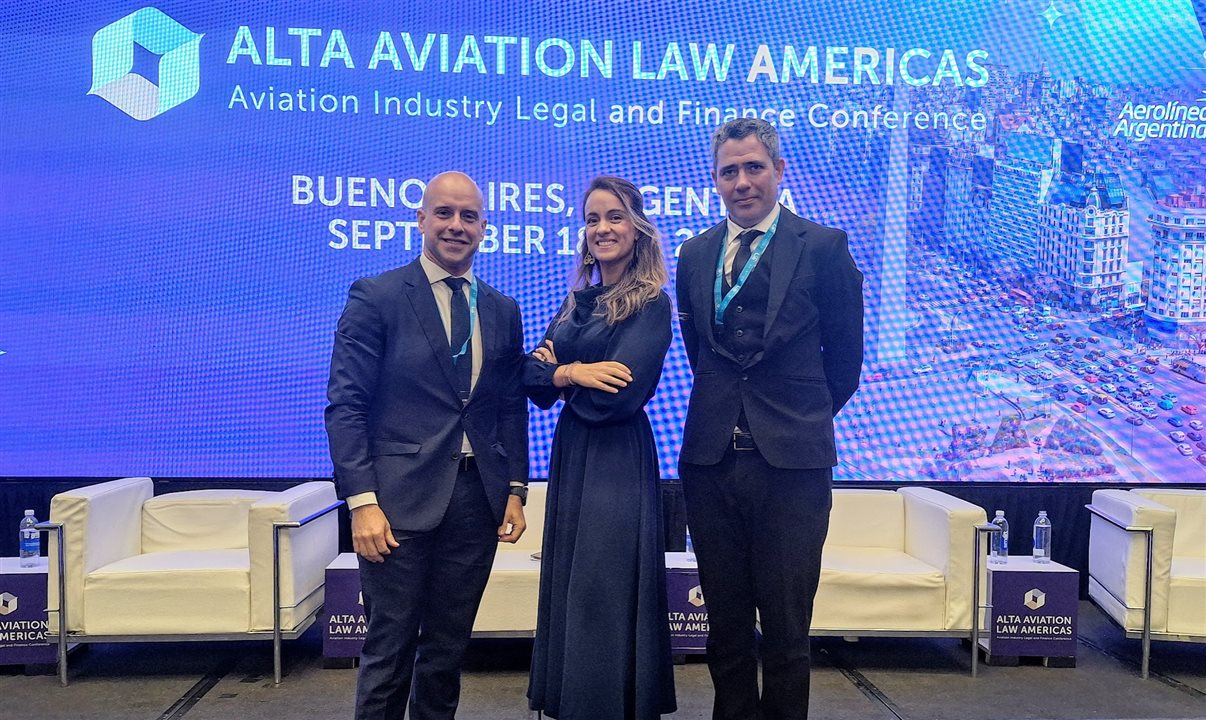 Marcelo Guaranys, sócio do Demarest Advogados, Ligia da Fonseca, Chefe Global de Política Tributária da Iata, e Carlos Protto, Diretor de Relações Tributárias Internacionais da Receita Federal da Argentina