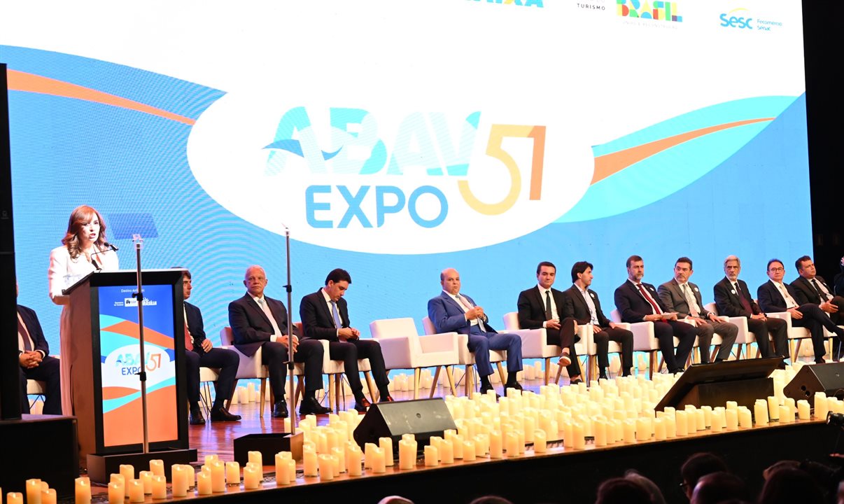 Ana Carolina Medeiros, presidente da Abav Nacional, foi a única mulher no palco da abertura da 51ª Abav Expo