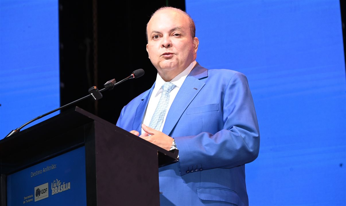 Ibaneis Rocha, governador do Distrito Federal, fez um discurso de agradecimento a todo o Turismo e diz que está feliz pelo investimento feito para receber a Abav Expo com muito carinho