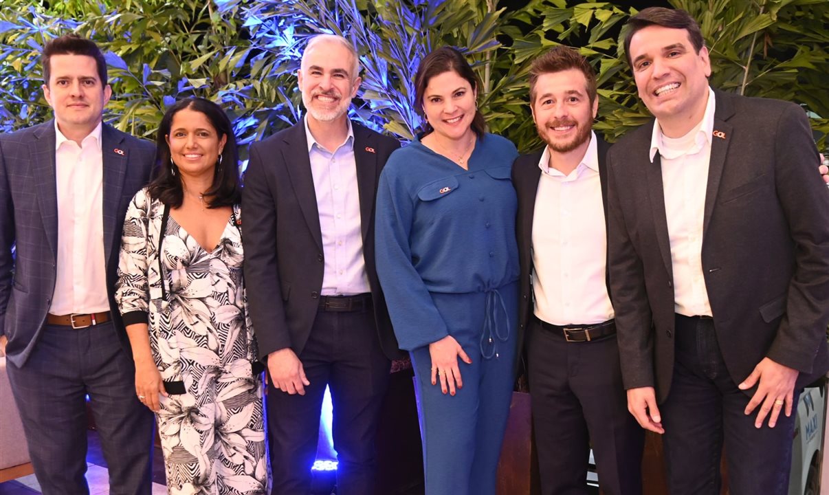 Felippe Bandeira, Gisela Ornellas, Anderson Woff, Ana Paula Zuppi, Danillo Barbizan e Marcos Almeida, todos da Gol, na cerimônia de abertura da Abav Expo 2024