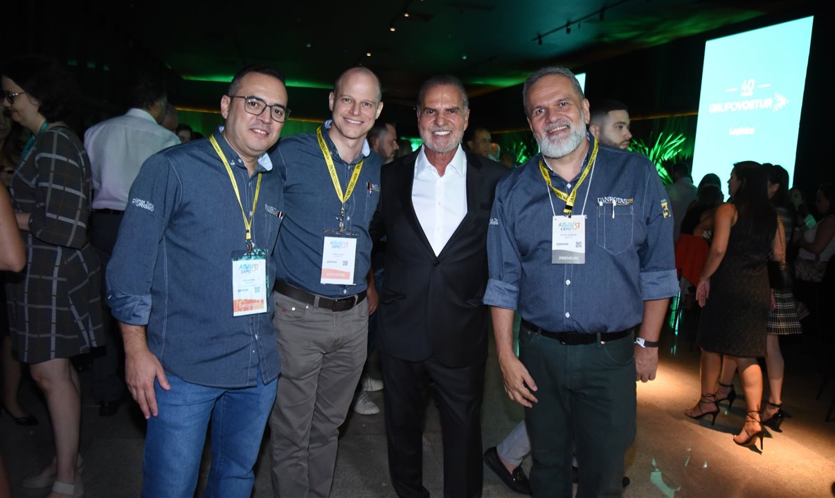 Rene Amorim, José Guilherme Alcorta,  Artur Luiz Andrade, da PANROTAS, com Carlos Alberto de Sá, da Voetur