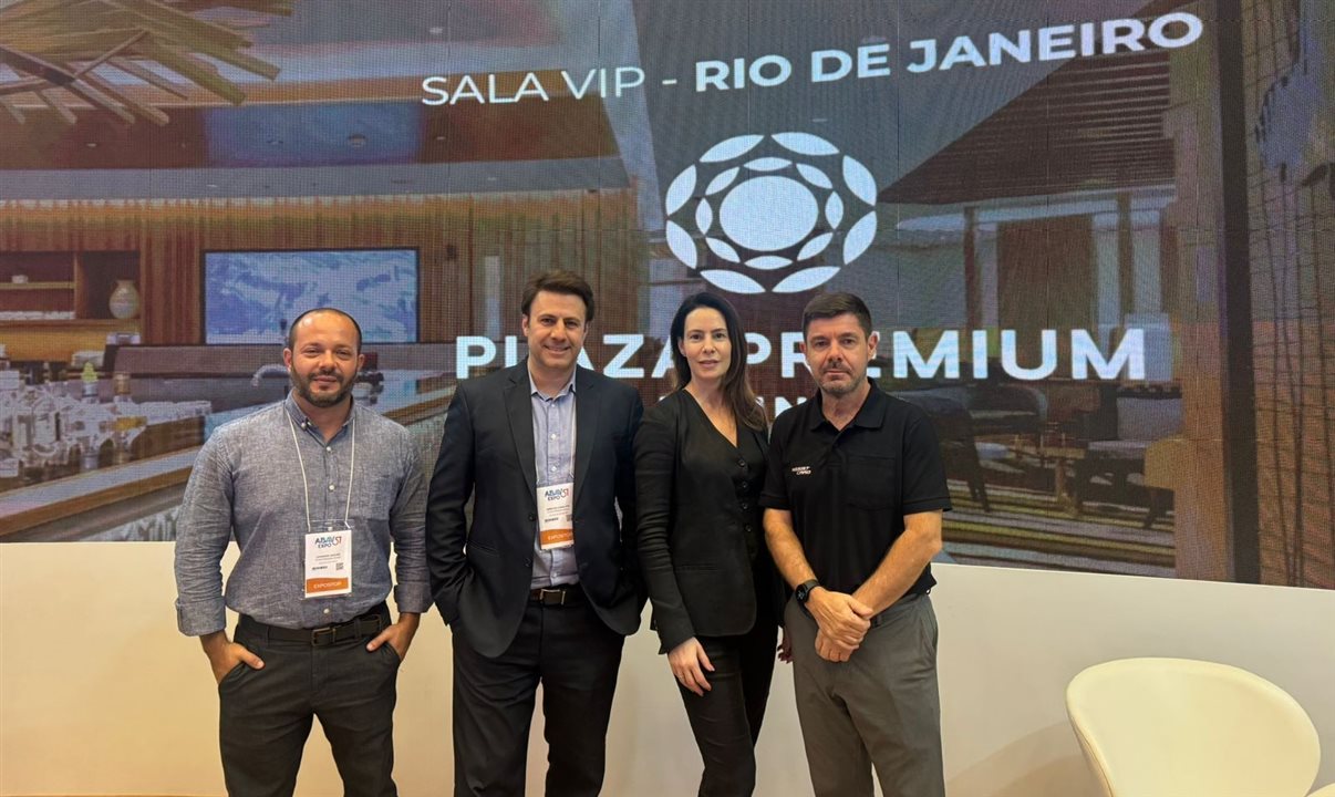 Leonardo Bouth, executivo de Vendas para o Rio de Janeiro do Plaza Premium Group, Emerson Sanglard, Sales Manager & Marketing Manager Brazil do Plaza Premium Group; Fernanda Lemos, gerente-geral do Plaza Premium, e Alexandre Camargo, diretor-geral da Assist Card no Brasil