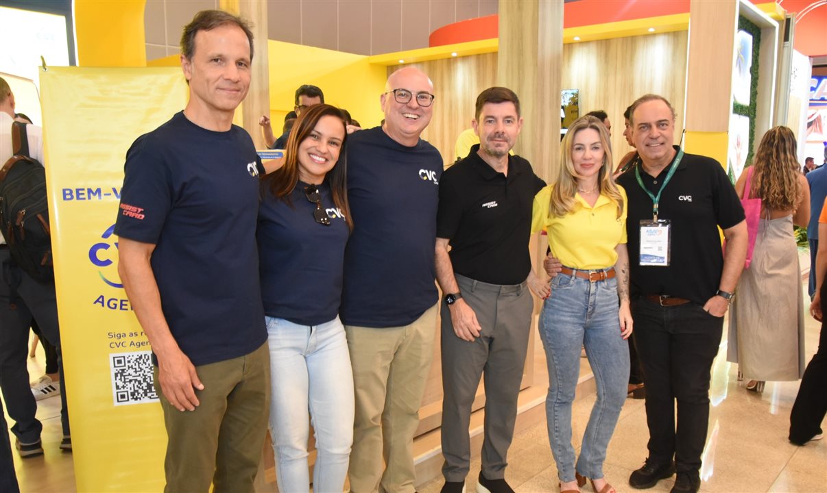 Alexandre Camargo, da Assist Card, com Roberto Roman, Vanessa Gonçalves, Fábio Mader, Patrícia Graciano e Orlando Palhares, da CVC Corp