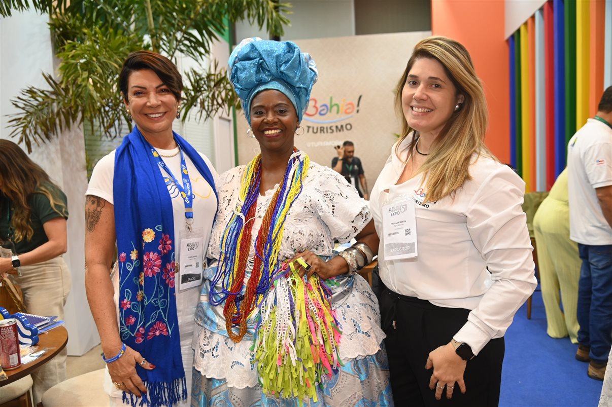 Eloisa Caldeira, da Sectur Salvador, a baiana Marli Trindade, e Taluana Maron, do Turismo da Bahia