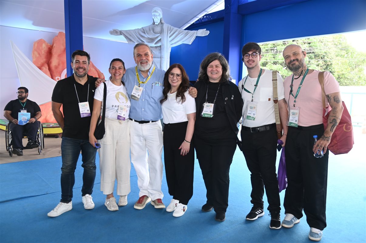 André Coutinho e Marcela Thompson, da BandNews, Artur Luiz Andrade, da PANROTAS, e Ana Carolina Medeiros, Thalison Mortaqua, João Cunha e Jerusa Hara, da Abav Nacional