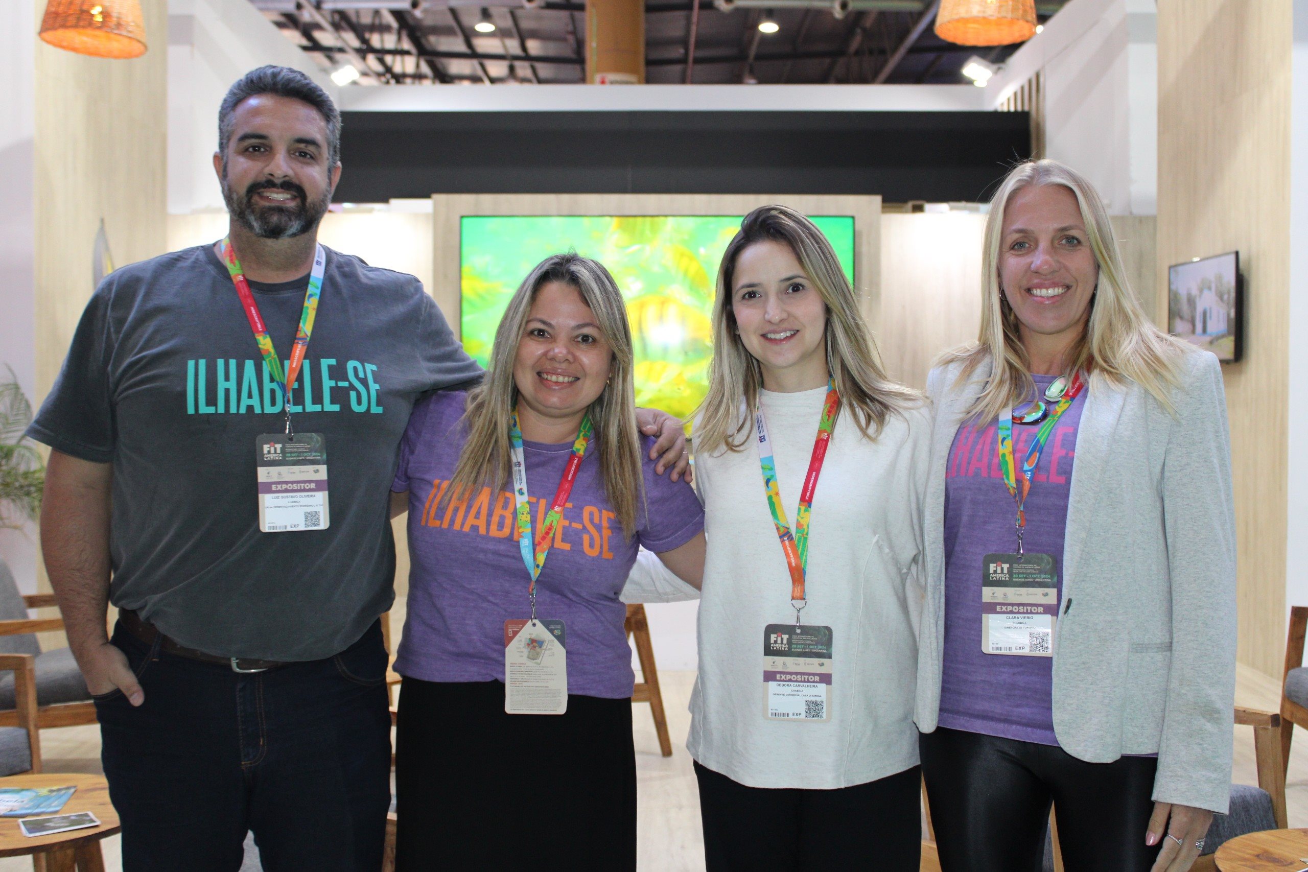 Luis Gustavo Oliveira, Carolina Reis, Debora Carvalheira e Clara Viebig, de Ilhabela (SP)