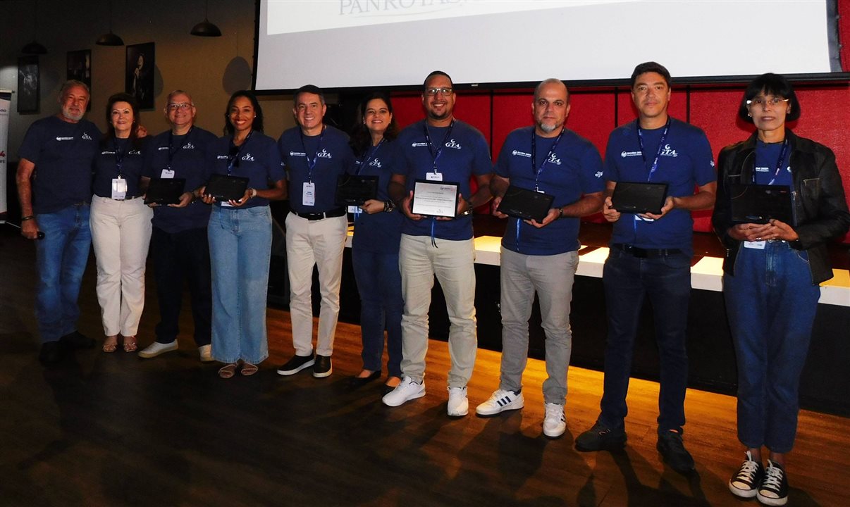 Celso Guelfi, Maria Helena Guelfi, Eduardo Silveira, Jaqueline Rodrigues, Gelson Popazoglo, Carolina Trindade, Leonardo Martins, Rodrigo Boretti, Daniel Lopes e Marcia Del Gaudio