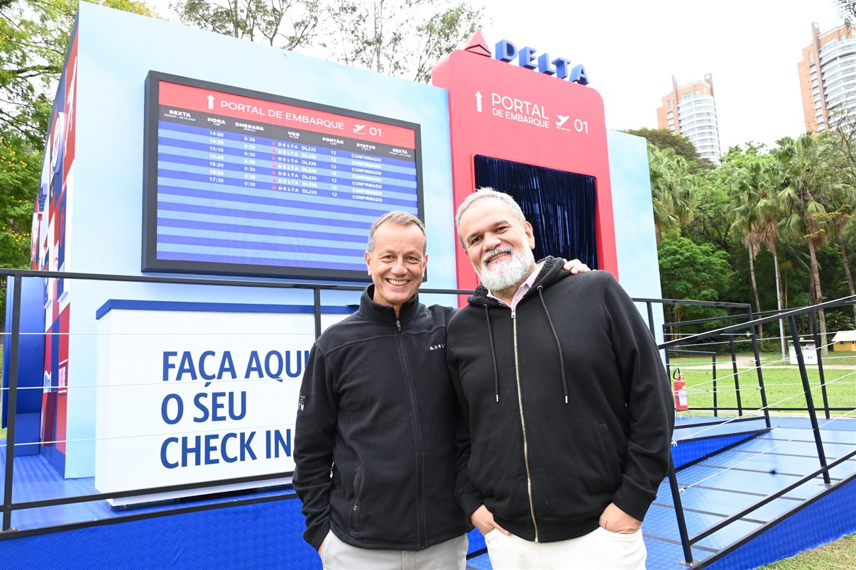 Ricardo Oliveira com os comissários Carlos da Palma Jr. e Felipe Valles