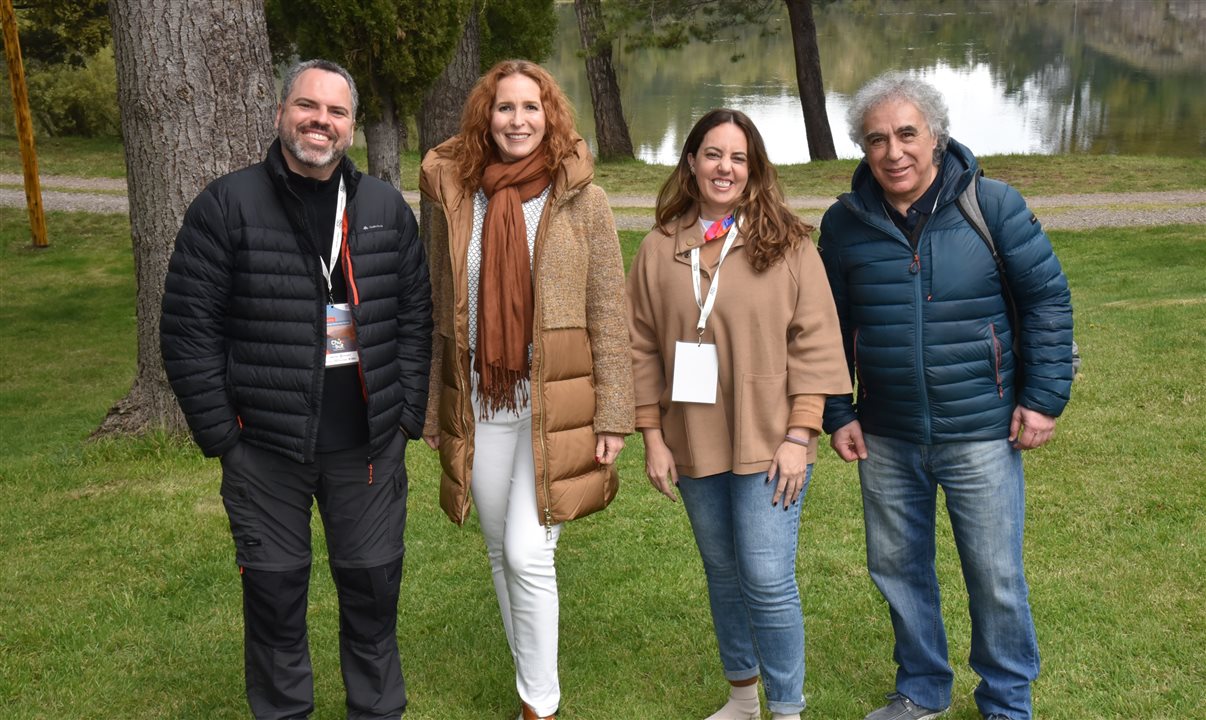 Rodrigo Ramos, da Braztoa, Cris Cavalli, do Governo de Chubut, Marina Figueiredo, da Braztoa, e Daniel Leguizamon, do Ministério do Turismo de Chubut