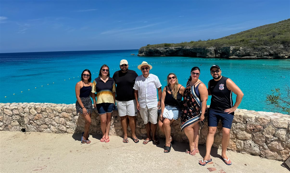 O grupo visitando a praia de Kenepa Grandi