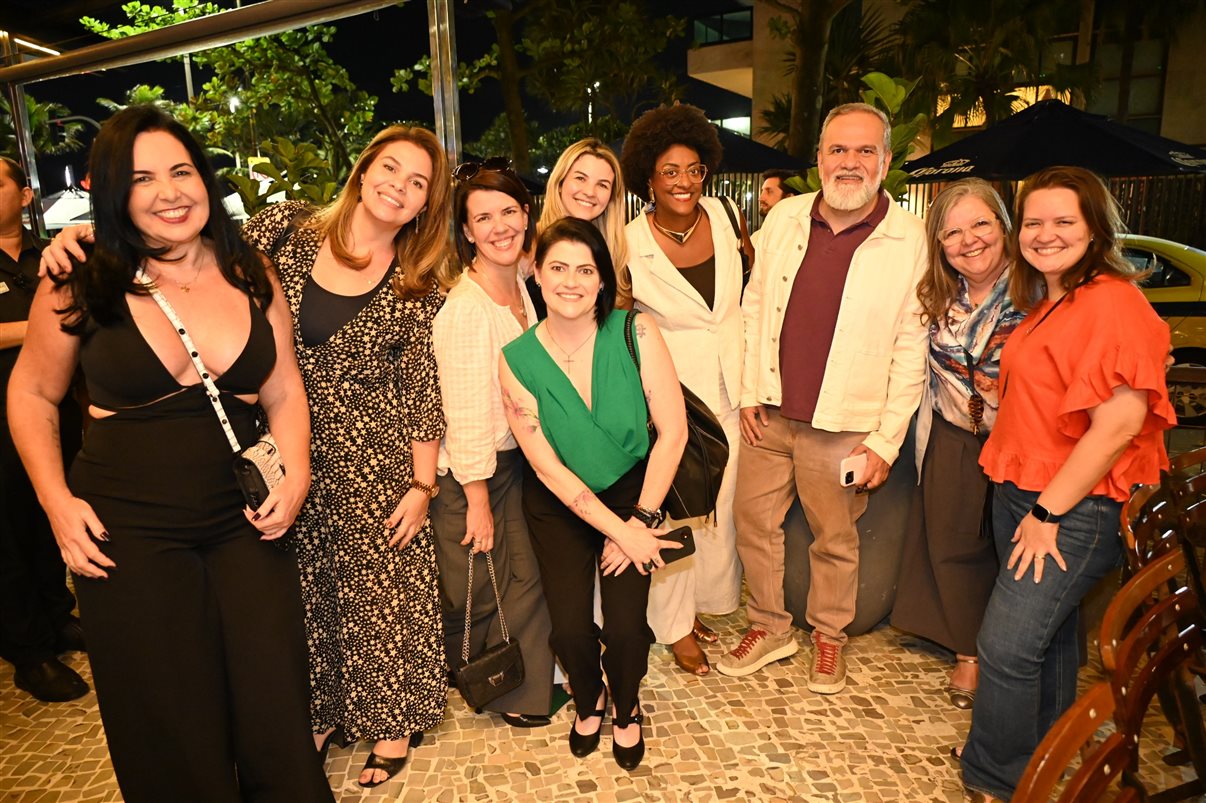 Claudia Brito, da Coris, Tatiana Carolino,  Michelle Tonon e Fernanda Reina, da Mobility, Emanuelle de Nadal, do Consulado dos EUA, Rogeria Pinheiro, da RP Travel Education, Artur Luiz Andrade e Cassia Mazella, da PANROTAS, e Thais Ramos, da Disney Destinations