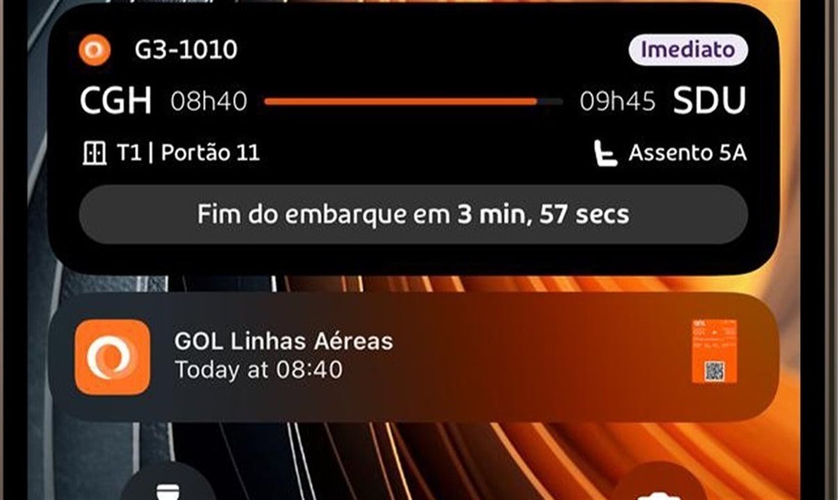 As live activities oferecem atualizações em tempo real sobre o status dos voos, com informações críticas como mudanças de portão, horário de embarque e eventuais atrasos